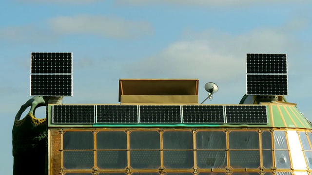 新墨西哥州平顶山地球飞船上的太阳能电池板视频下载