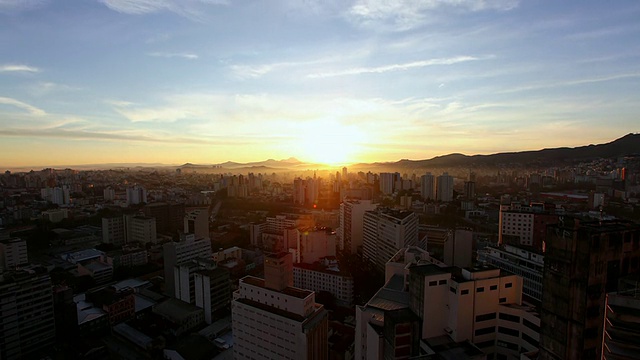 巴西米纳斯吉拉斯州贝洛奥里藏特市的WS T/L日出景观视频素材