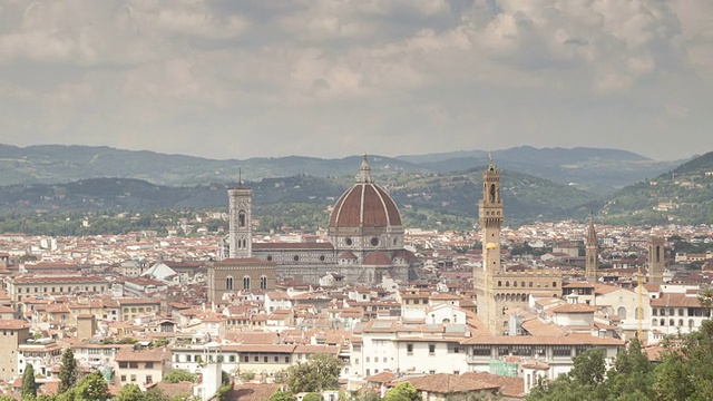 俯瞰意大利佛罗伦萨的历史中心。视频素材