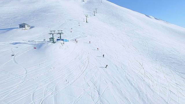 从雪山上滑雪视频素材