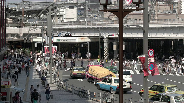 上野车站附近的行人。日本东京视频素材