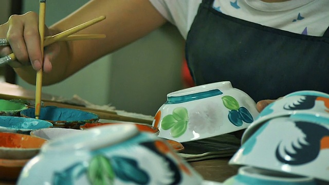 南邦省手工陶瓷厂视频素材