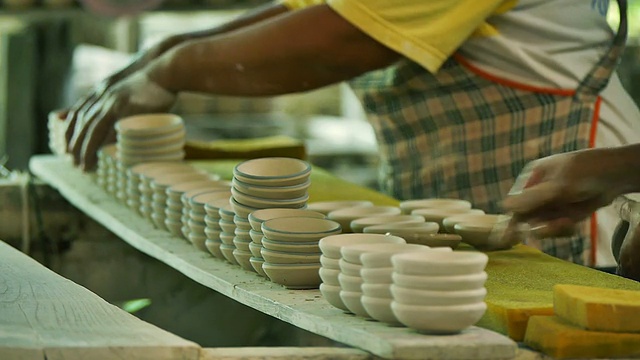 南邦省手工陶瓷厂视频素材