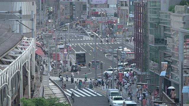 上野车站附近的行人。日本东京视频素材