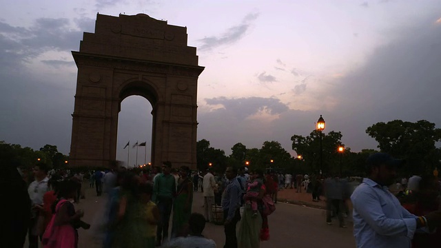 新德里印度门纪念碑从白天到晚上的时间推移序列视频下载