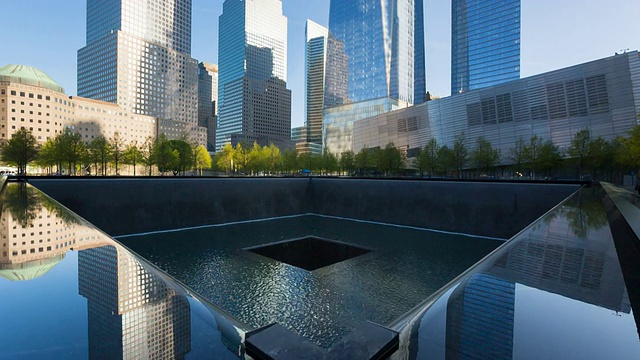 从9/11纪念馆到世贸中心一号楼视频素材