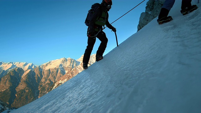 冬季登山运动视频素材