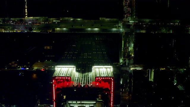 空中鸟瞰帝国大厦红白夜景视频素材