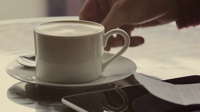 咖啡馆的咖啡博士视频素材