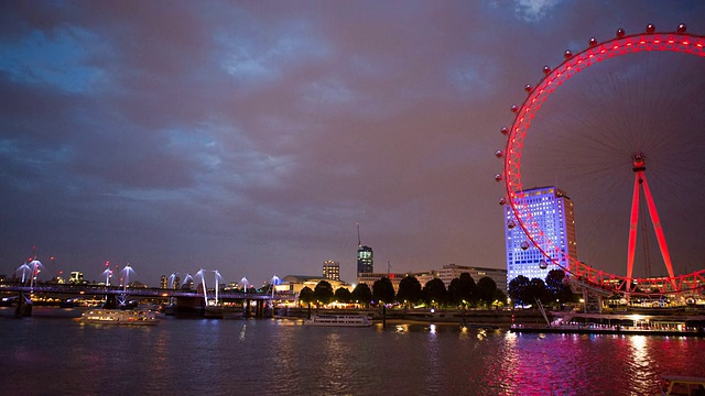 伦敦眼和泰晤士河的时间推移视频素材