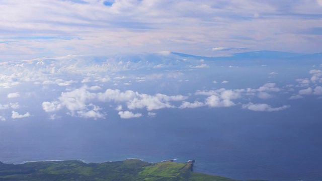 空中剪辑的云水上，毛伊岛，夏威夷视频下载