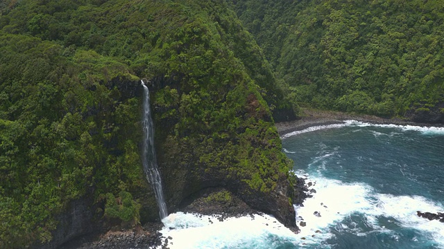 夏威夷毛伊岛的瀑布视频素材