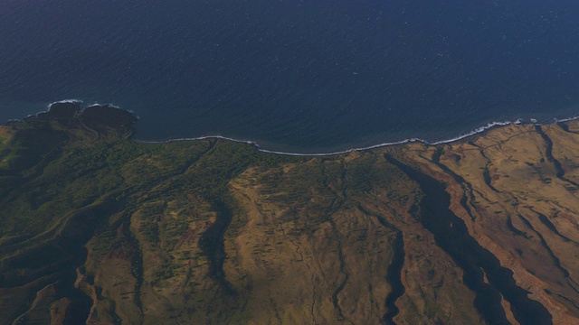 鸟瞰图毛伊岛海岸线视频素材