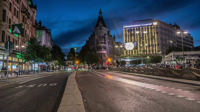 高清时间流逝:市中心城市街道斯德哥尔摩倾斜视频素材