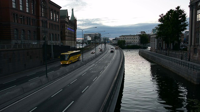 斯德哥尔摩城市黄昏的交通视频素材