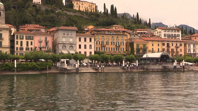 渡船到达意大利科莫湖的贝拉吉奥视频下载