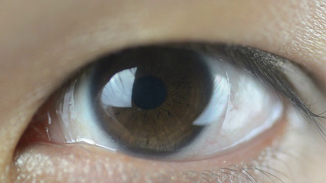 高清:亚洲人眼微距镜头视频素材