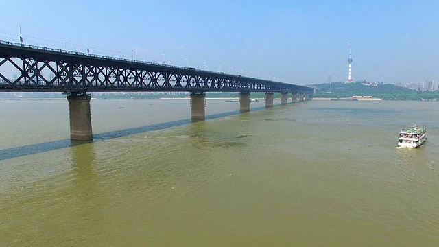 中国湖北武汉长江大桥视频下载