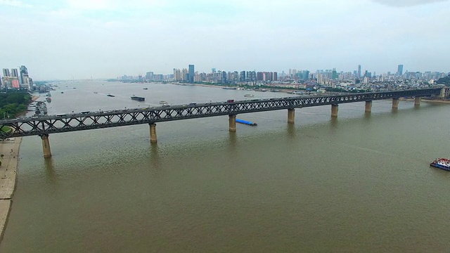 中国湖北武汉长江大桥视频下载