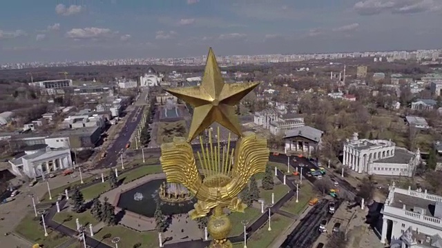 鸟瞰图VDNKh(展览中心)游乐园/俄罗斯，莫斯科视频素材