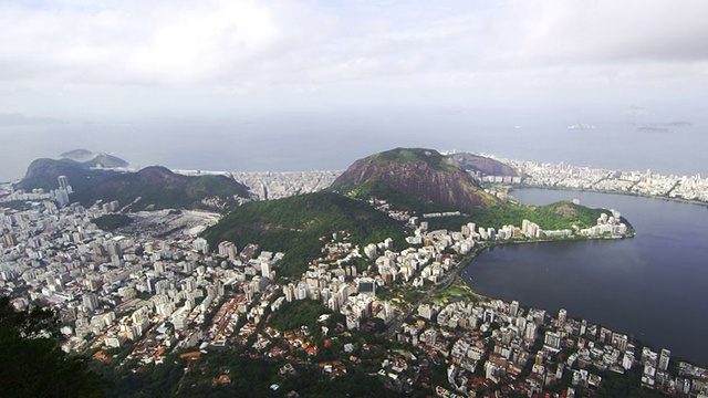 从科尔科瓦多山顶拍摄的里约热内卢全景。视频下载