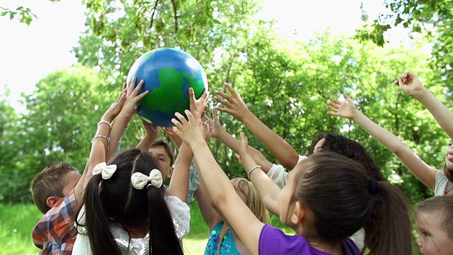 孩子们将世界握在手中视频下载