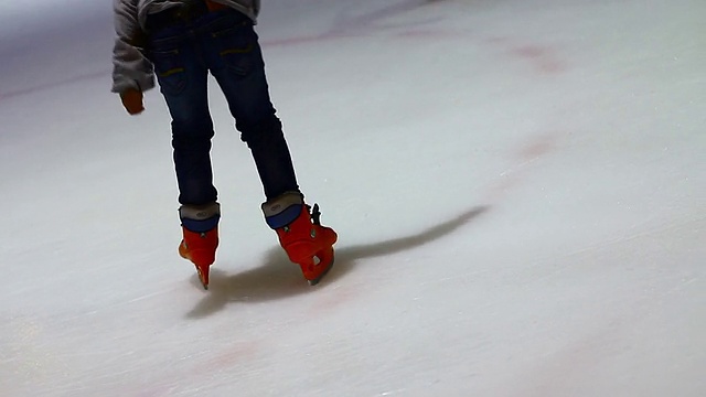 第一次滑冰视频下载