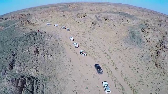 中国内蒙古阿拉善戈壁沙漠驾车观视频素材