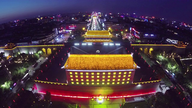 WS古城墙南门夜景鸟瞰图/中国陕西西安视频下载