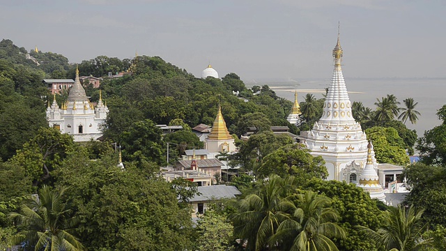 在伊洛瓦底江实皆山寺庙的WS视图/实皆，曼德勒，曼德勒省，缅甸视频下载