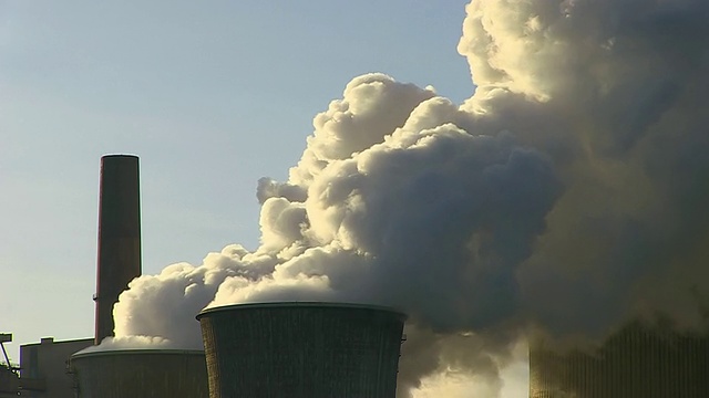 德国北莱茵威斯特伐利亚的Neurath / Neurath燃煤发电厂的CU镜头视频素材