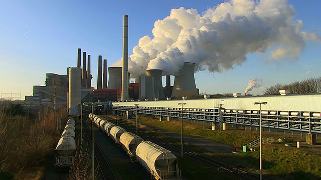 德国北莱茵威斯特伐利亚的Neurath / Neurath燃煤电厂的MS Shot视频素材
