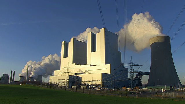 德国北莱茵威斯特伐利亚的Neurath / Neurath燃煤电厂的MS LA拍摄视频素材