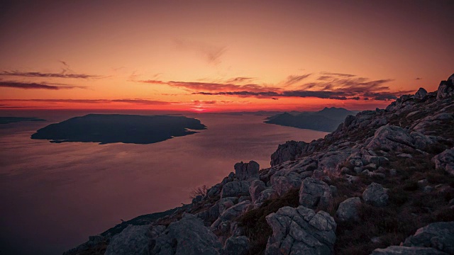 克罗地亚比奥科沃，迪纳尔海岸线，夕阳下的布拉克岛视频下载