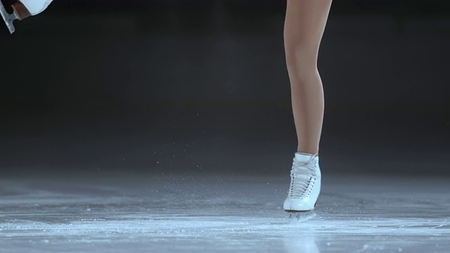 SLO MO女子花样滑冰旋转视频素材