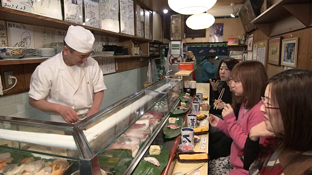 寿司餐厅-筑地市场东京，日本视频素材
