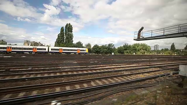 在伦敦的火车视频下载