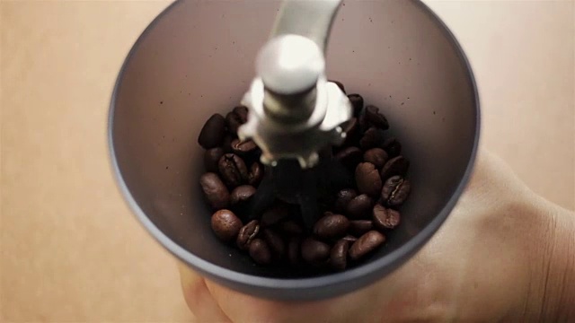 手磨咖啡豆视频下载