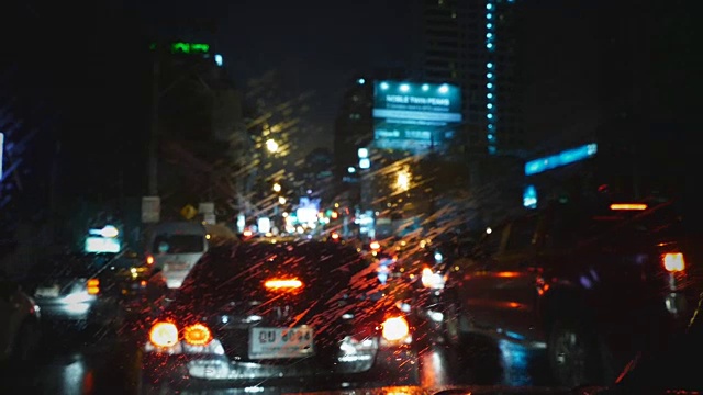 《雨中的交通》视频素材
