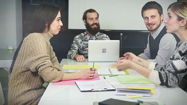 创业办公室的创意团队视频素材