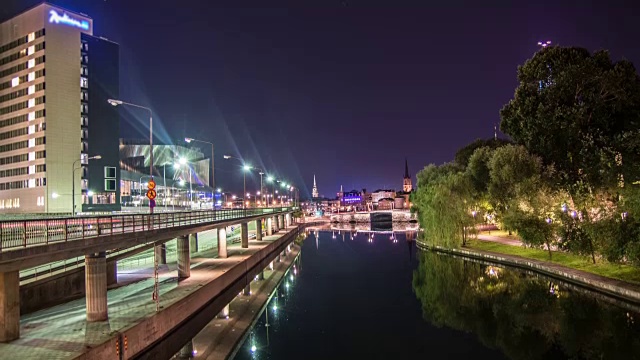高清时间流逝:斯德哥尔摩城市大桥倾斜视频素材