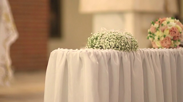 婚礼期间在教堂装饰肯勒视频素材
