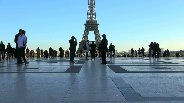 MS拍摄的特罗卡德罗广场和埃菲尔铁塔/巴黎，法兰西岛，法国视频素材