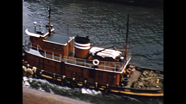 1957年港口拖船视频素材