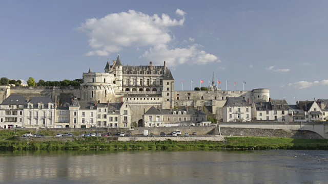 位于卢瓦尔河畔的安波西城和城堡视频素材