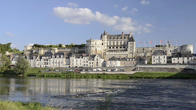位于卢瓦尔河畔的安波西城和城堡视频素材