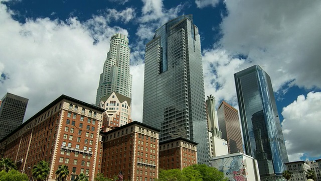 洛杉矶市中心有云的摩天大楼视频素材