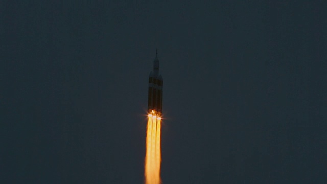 猎户座飞船在德尔塔IV重型火箭上发射视频素材
