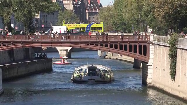 游船观光船。巴黎视频素材