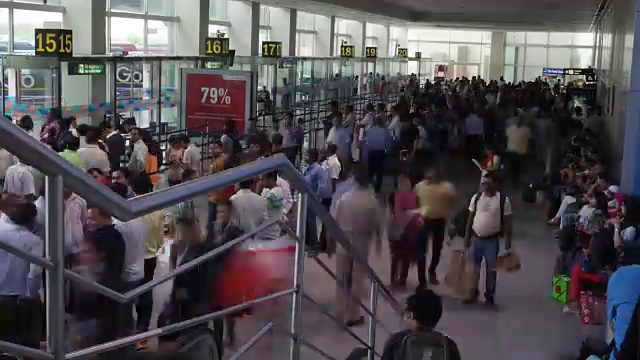 繁忙的登机门和检票柜台，新德里视频下载
